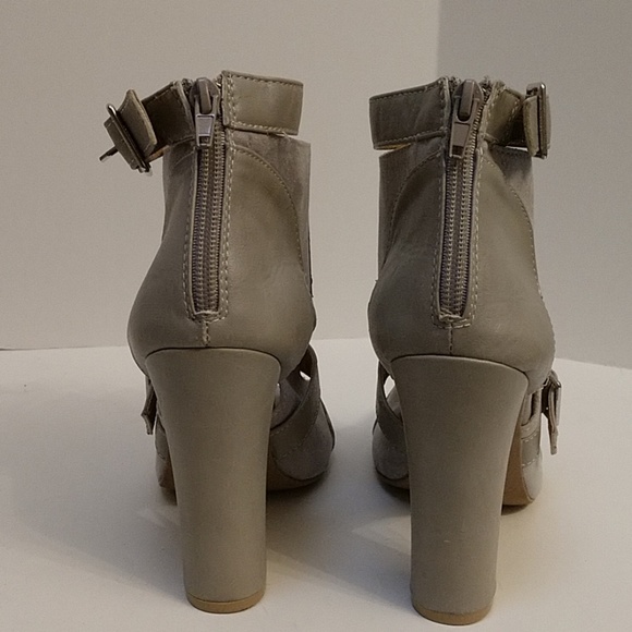 Too cute!! Charlotte Russe Open toe booties - Picture 4 of 8